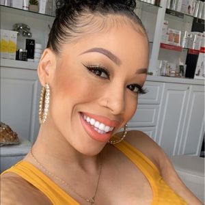 Meet your Posher, Dominique